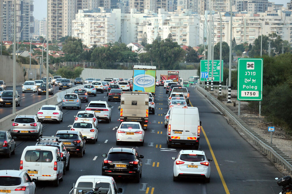עומס תנועה במחלף פולג