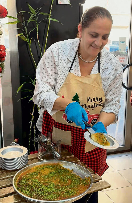 עבאס אוגלו. תצוגה מרהיבה של ממתקים מזרח־תיכוניים עבאס אוגלו. תצוגה מרהיבה של ממתקים מזרח־תיכוניים