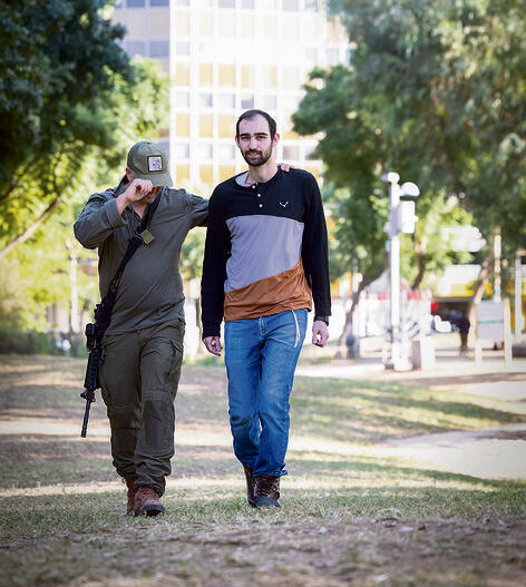 "הקרדיט מגיע למשפחות". ד"ר א' ואלחנן