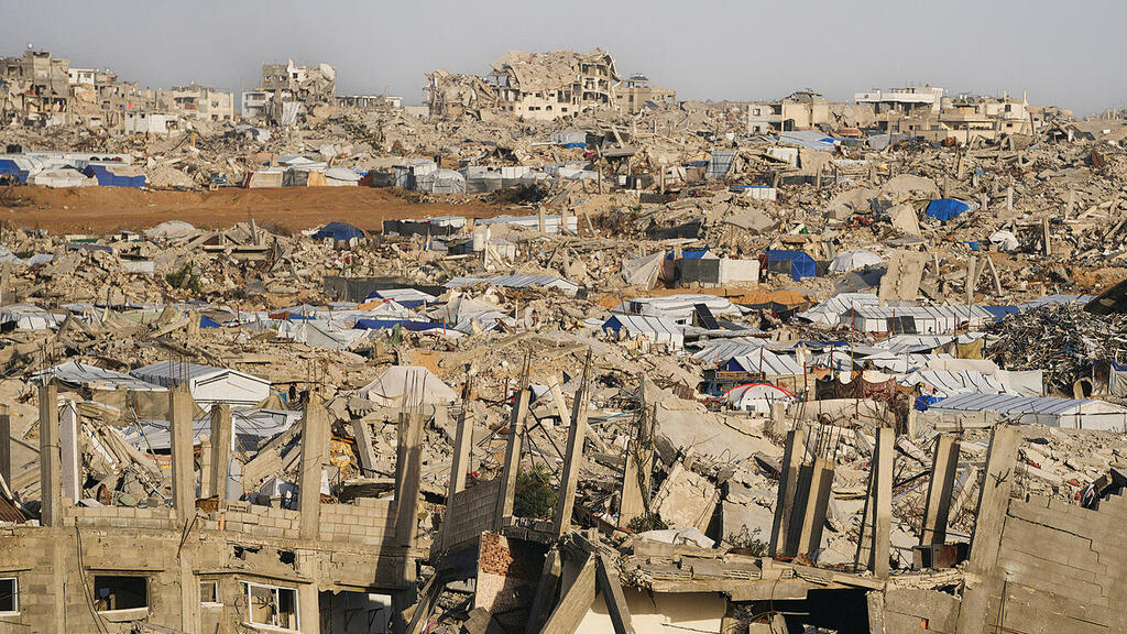 מחכים לשיקום. ההרס בג'באליה, אתמול (Jehad Alshrafi, AP) מחכים לשיקום. ההרס בג'באליה, אתמול