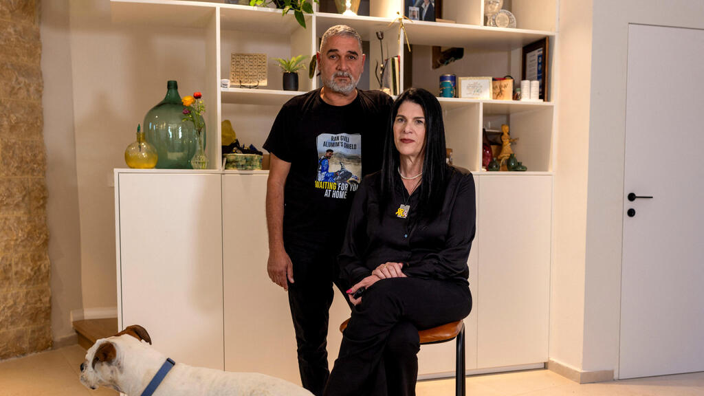 Itzik and Talik Gvili (Photo: Reuters/Ronen Zvulun) איציק וטליק גואילי הוריו של רן גואילי בריאיון לרויטרס