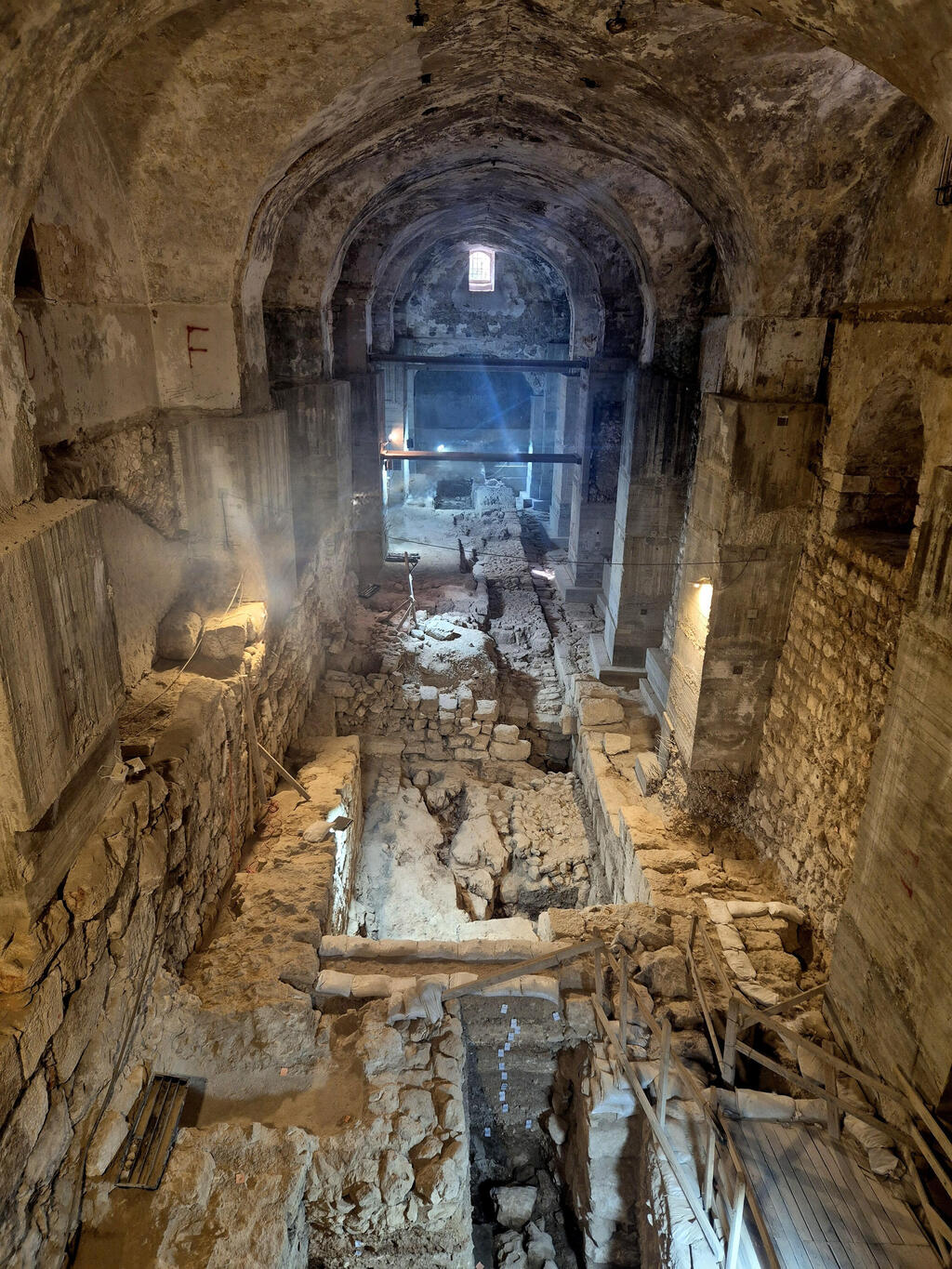 Excavation of the Israel Antiquities Authority in the Kishle ( Photo: Yoli Schwartz/Israel Antiquities Authority) 3חפירת רשות העתיקות בקישלה