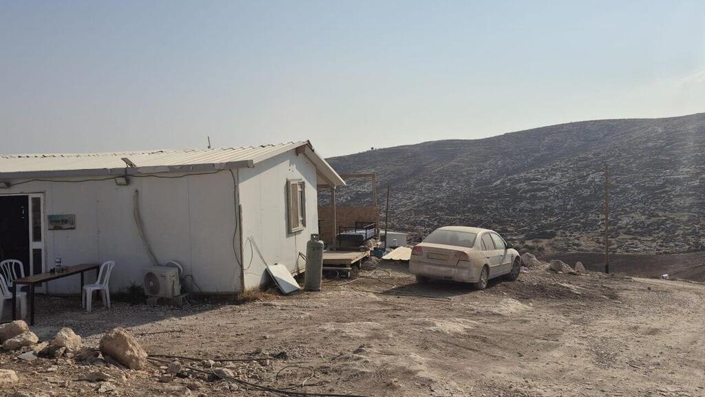 נחלת צבי. "ככה גורמים לפלסטינים לעזוב" (צילום: אלישע בן קימון ) סיור ביישוב נחלת צבי