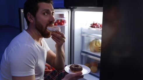 אכילה לילית