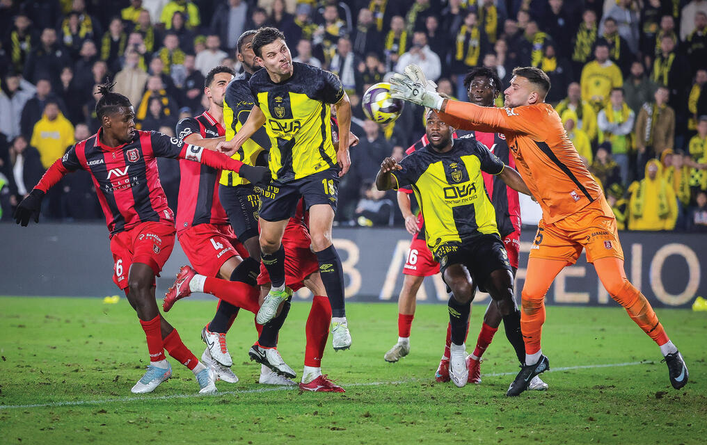 עד כאן. מורוזוב בין שחקני הפועל ירושלים אמש בטדי