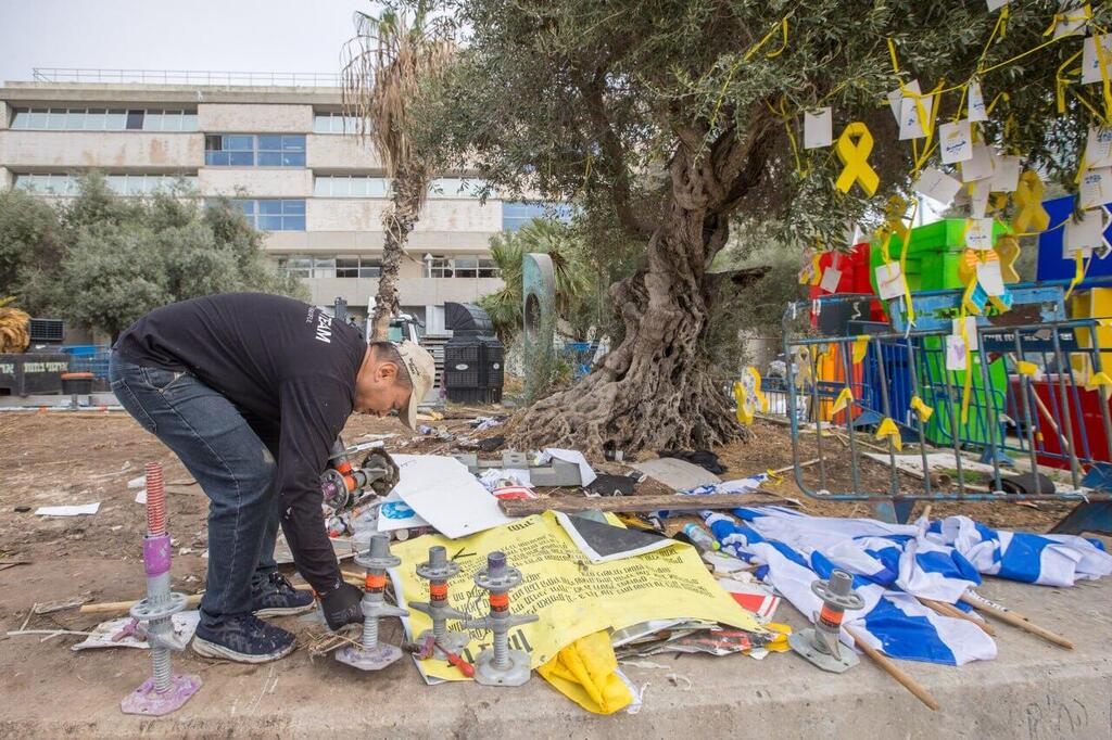 פירוק כיכר החטופים בתל אביב