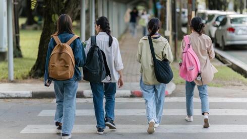 С 12 апреля в школах Израиля возобновятся занятия в формате капсул