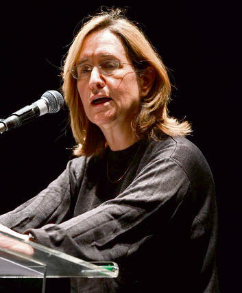 דיין בכנס.  "פוחדת  על העתיד  שלי"