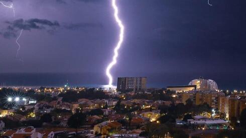 הגשם נשאר איתנו, השיא עוד בדרך: תחזית מזג האוויר המלאה – והסערה שבפתח