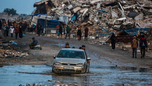 אוהלים קרסו, רחובות הוצפו: הסופה „ביירון” מגיעה לרצועת עזה | תיעוד
