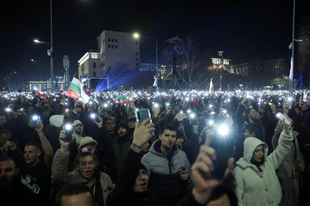 צילום: REUTERS/Stoyan Nenov הפגנה ב סופיה נגד ממשלת בולגריה 10 בדצמבר