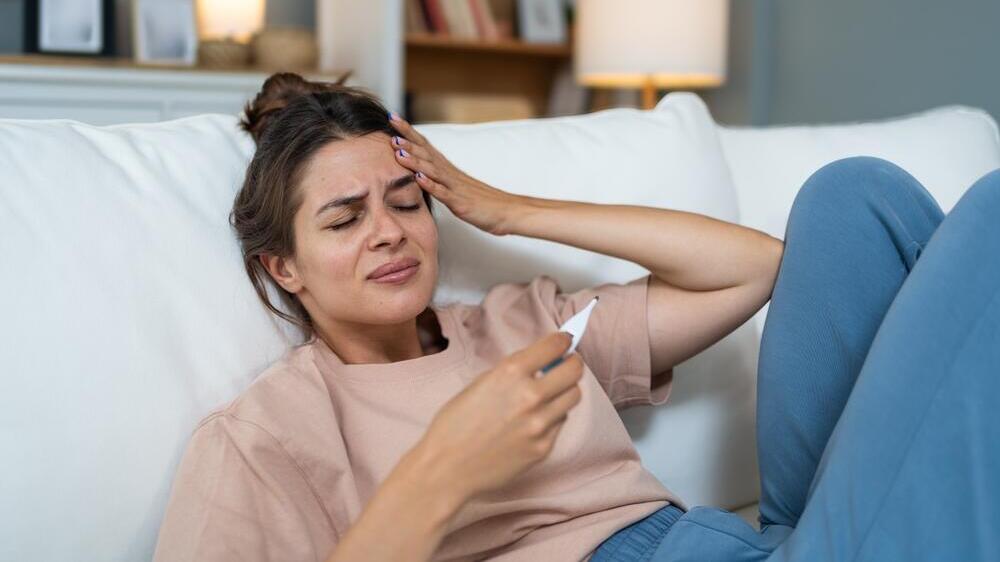 חום בגלל שפעת. המרוץ לתרופות בעיצומו (צילום: shutterstock) חום בגלל מחלה
