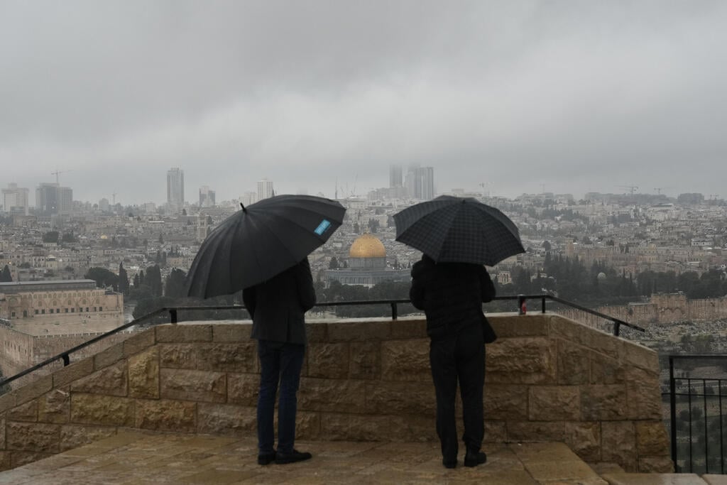Photo: AP Photo/ Mahmoud Illean חורף בירושלים