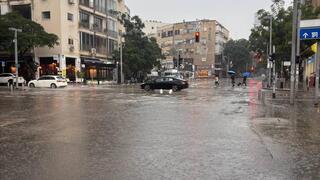 הצפות בתל אביב בעקבות גשמים עזים - סופת ביירון הצפות בתל אביב בעקבות גשמים עזים - סופת ביירון