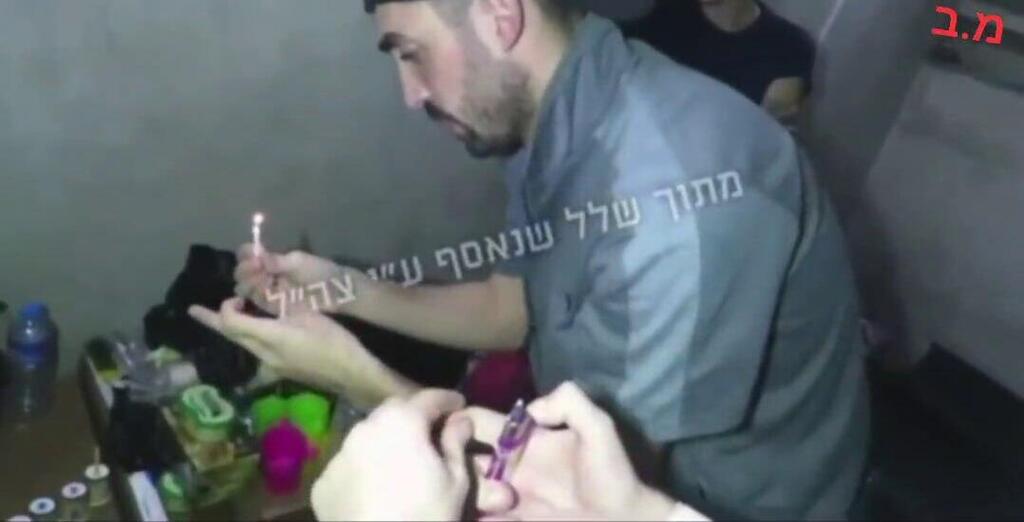 מתוך התיעוד תיעוד של ששת החטופים שנרצחו במנהרות מדליקים נר חנוכה