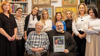  בתמונה: הנשיא ברק, פרופ' יובל אלבשן מנהל התכנית ומלגאיות אליקה, בהן ד״ר ולטינה גוסק, שבתה מרגריטה ובן זוגה סיימון נרצחו בנובה