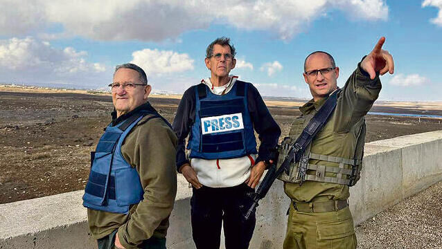 תא"ל פלאי עם איכנולד )במרכז( ובן ישי. הניסיון המבצעי שצברו לוחמי המילואים בשנתיים האחרונות שידרג את כל הצבא | צילום: גיל נחשותן תא"ל פלאי עם איכנולד )במרכז( ובן ישי. הניסיון המבצעי שצברו לוחמי המילואים בשנתיים האחרונות שידרג את כל הצבא | צילום: גיל נחשותן