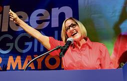 חוגגת. איילין היגינס