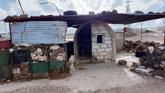 עמדה נטושה של צבא אסד. אל־ג'ולאני לא ייתן למיליציות החות'יות והעיראקיות לרוץ כל כך מהר | צילום: גיל נחושתן
