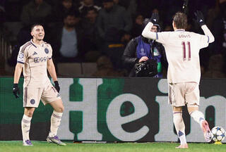 חודטס רץ לברך את גלוך, אתמול