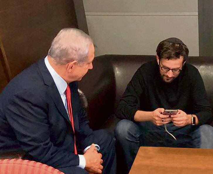 נתניהו ואוריך. במדינה סבירה, ראש ממשלה היה מתפטר אם מקורביו היו מקבלים כסף ממדינה זרה בעת מלחמה | צילום: X נתניהו ואוריך. במדינה סבירה, ראש ממשלה היה מתפטר אם מקורביו היו מקבלים כסף ממדינה זרה בעת מלחמה | צילום: X