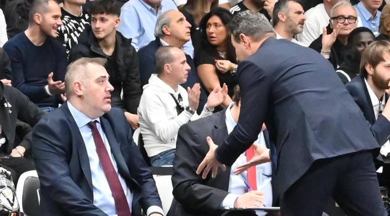 דימיטריס איטודיס משתגע