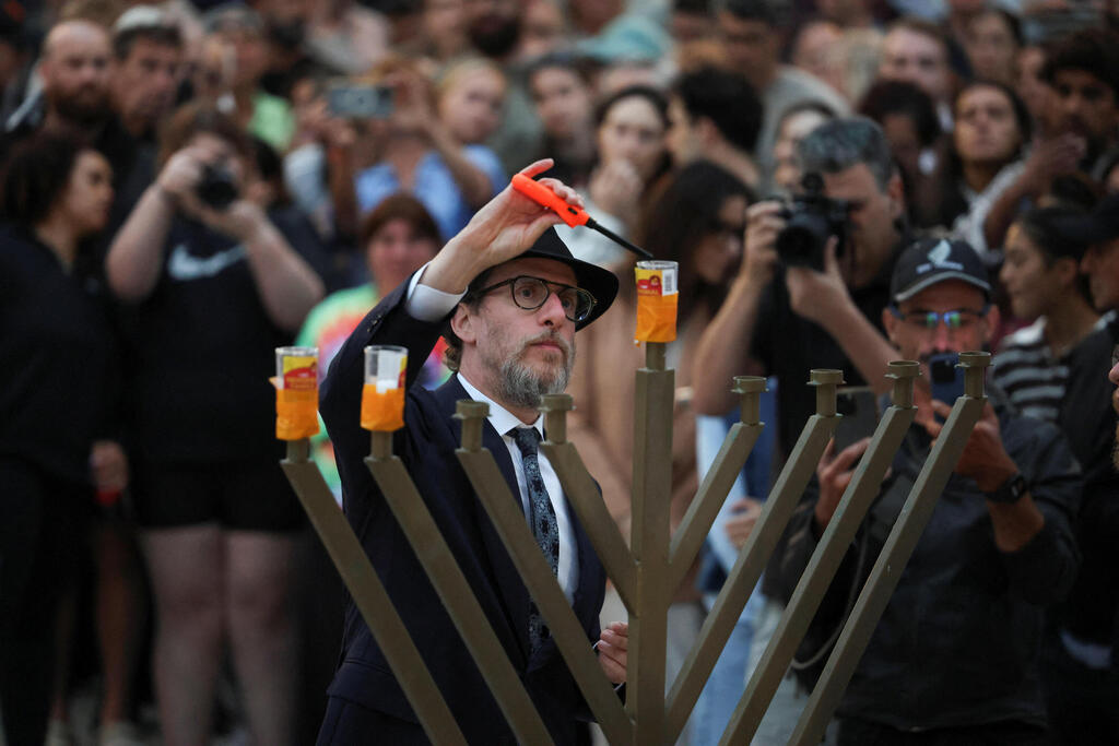 צילום: REUTERS/Hollie Adams סידני חוף בונדיי יום אחרי הטבח