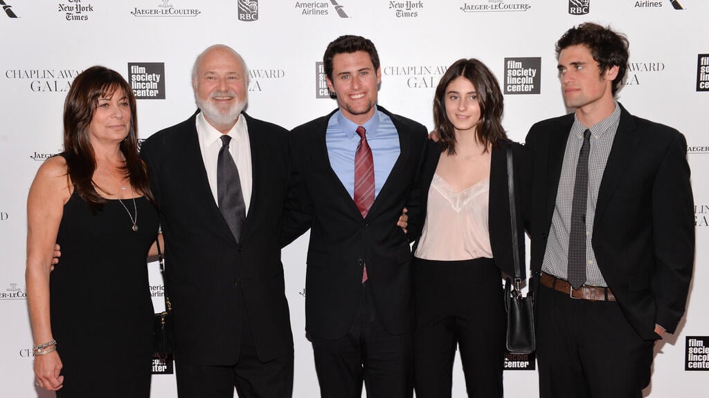Rob Reiner and his wife, Michele, with their children — Nick (right), Romy and Jake (Photo: Michael Loccisano/Getty Images) משפחת ריינר. מימין: ניק ריינר, רומי ריינר, ג'ייק ריינר, רוב ריינר ומישל סינגר ריינר