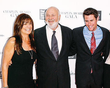 רוב ומישל ריינר עם הבן ניק, החשוד ברצח