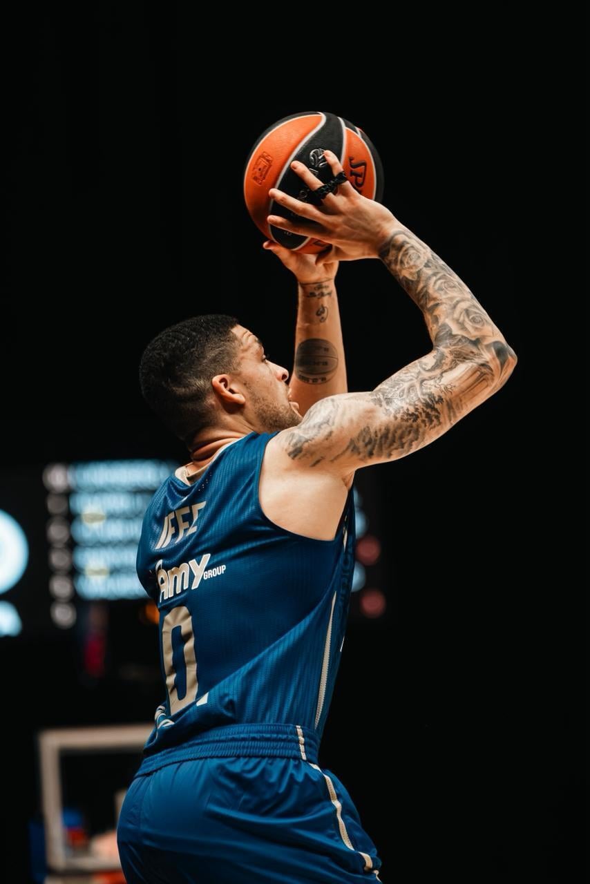 מבוגר אחראי קר רוח. לונדברג (צילום: Dubai Basketball) לונדברג