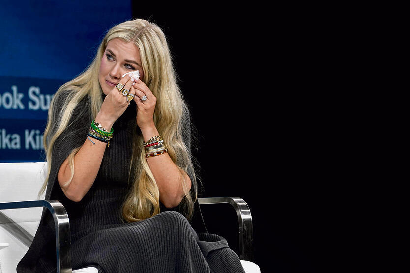 בוכה ומתעצמת. קירק