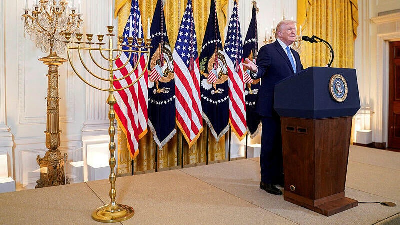 US President Dona;d Trump at White House Hanukkah event (Photo: Nathan Howard/Reuters) נשיא ארצות הברית דונלד טראמפ חנוכה הבית הלבן