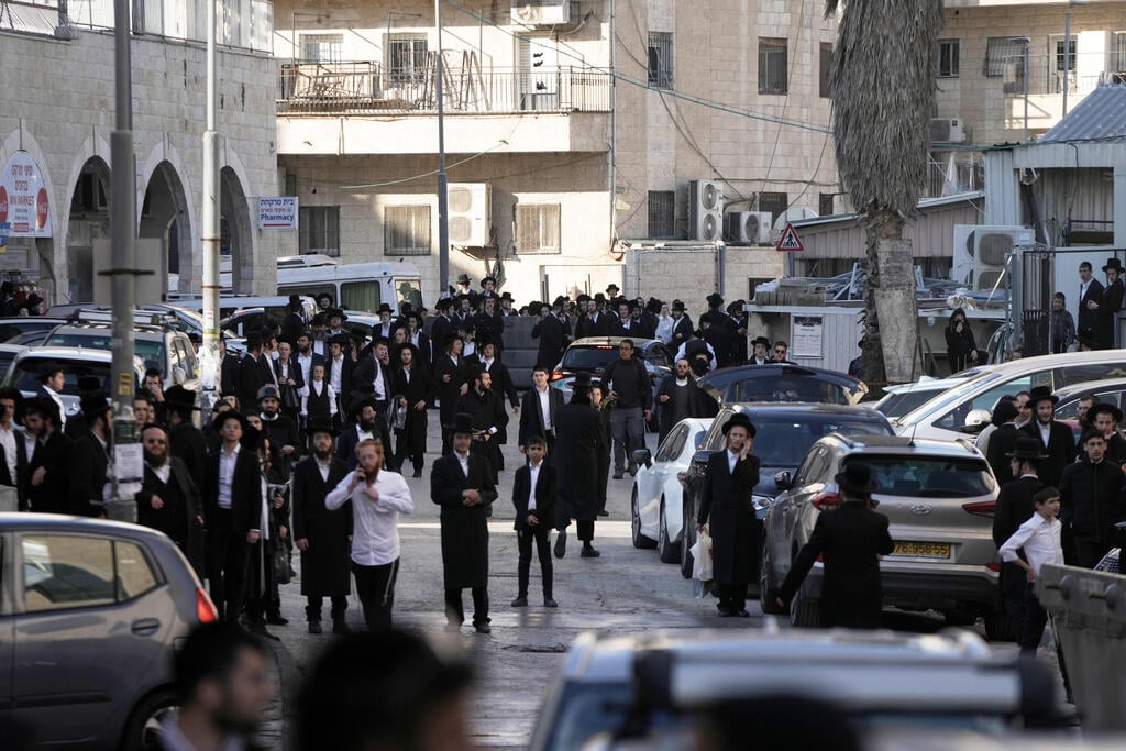 Photo: AP Photo/ Mahmoud Illean עימותים בין חרדים לשוטרים בירושלים