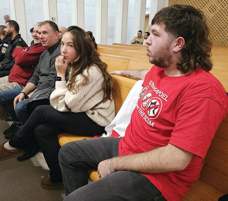 יוכלו להיכנס עם החולצה מול ריינה. אוהדים בדיון