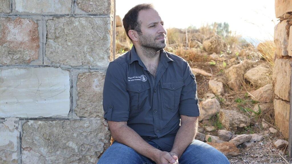 Eyal Freiman, 41, an archaeologist and deputy head of the Civil Administration’s Staff Office for Archaeology unit (Photo: Yariv Katz) אייל פריימן, ארכיאולוג מהמנהל האזרחי