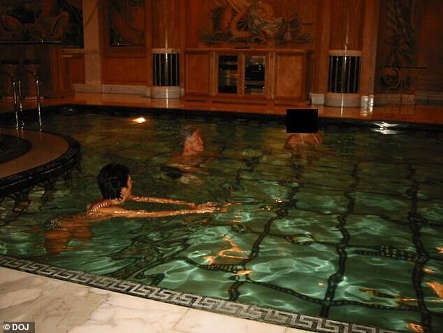 Former President Bill Clinton is seen swimming in a pool alongside Ghislaine Maxwell and another unidentified woman, whose face is redacted, in a photo released by the Justice Department (Photo: DOJ Epstein files) אפשטיין וקלינטון
