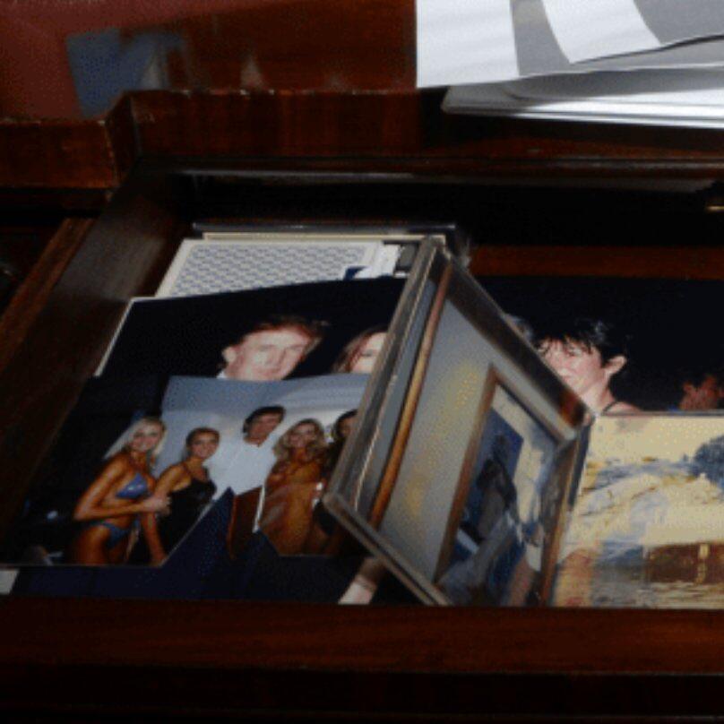 A collection of old photographs, including several of Donald Trump with women, found in a drawer at Jeffrey Epstein’s Manhattan residence. These images were previously known and released as part of the DOJ disclosure צילום של טראמפ במגירה שנחשף כחלק מפרסום מסמכי תיקי אפשטיין