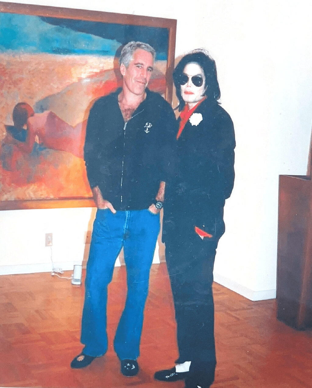 Jeffrey Epstein, left, poses with Michael Jackson in an undated photo released by the U.S. Department of Justice (Photo: U.S. Justice Department/Handout via REUTERS) מסמכי תיקי אפשטיין שבהם נראה ג'פרי אפשטיין לצד מייקל ג'קסון