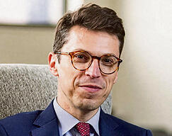 הקורבן. פרופ' לוריירו