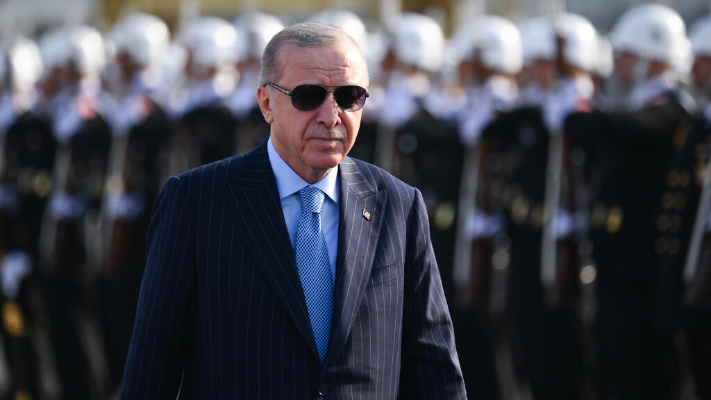 Turkish President Erdogan is leading the move to form a united Arab front against war with the Islamic Republic (Photo: From X) נשיא טורקיה בטקס מסירת כלי שיט צבאיים לחיל הים הטורקי