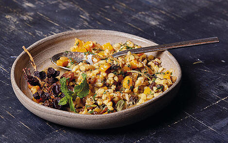 הסלט. עדיפים צימוקים מסוגים שונים (צילום: יהונתן בן חיים) הסלט. עדיפים צימוקים מסוגים שונים