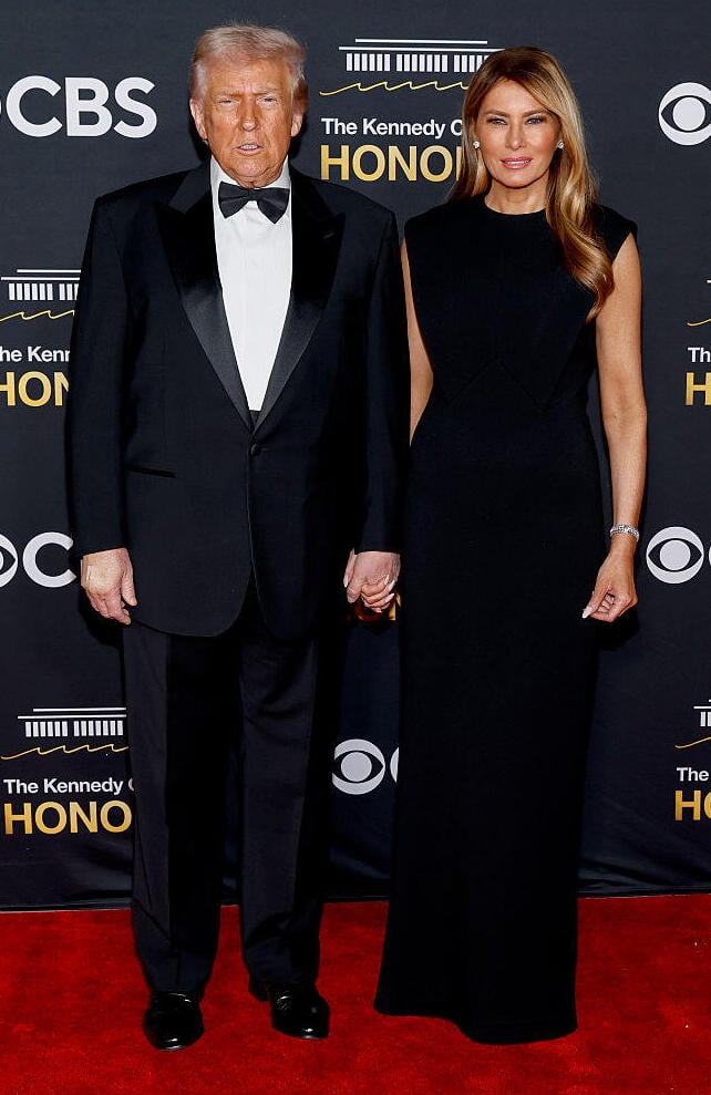 האישה הכי חזקה בעולם - ובעלה (צילום: Paul Morigi/Getty Images) מלניה טראמפ