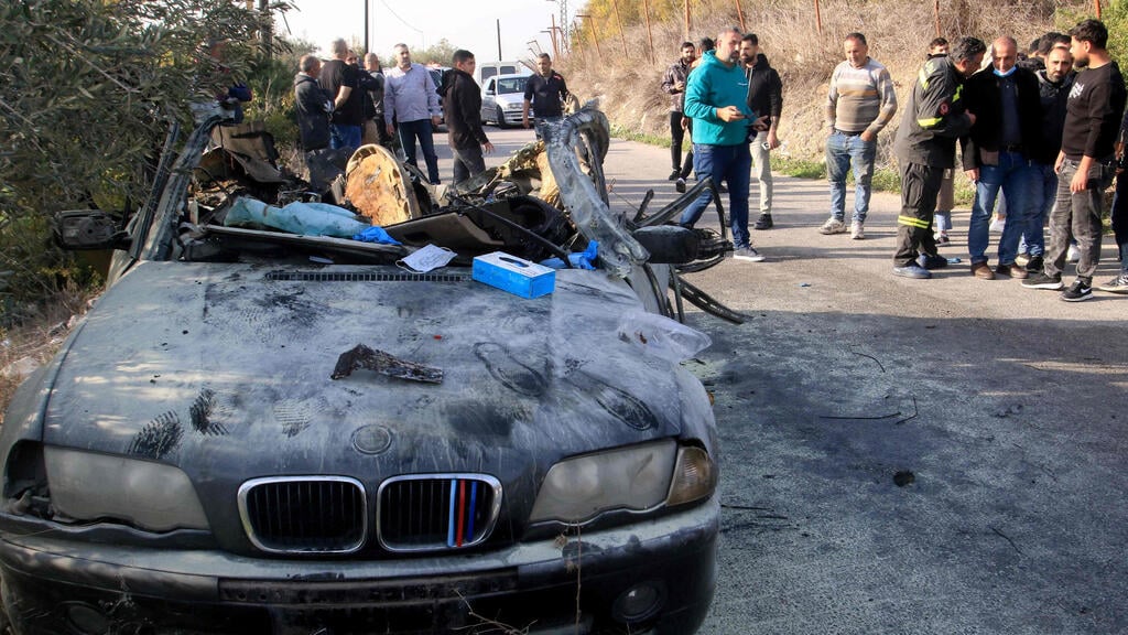 Israel attacked a vehicle in southern Lebanon (Photo: Mahmoud Zayyat / AFP) רכב שהותקף על ידי צה"ל בדרום לבנון