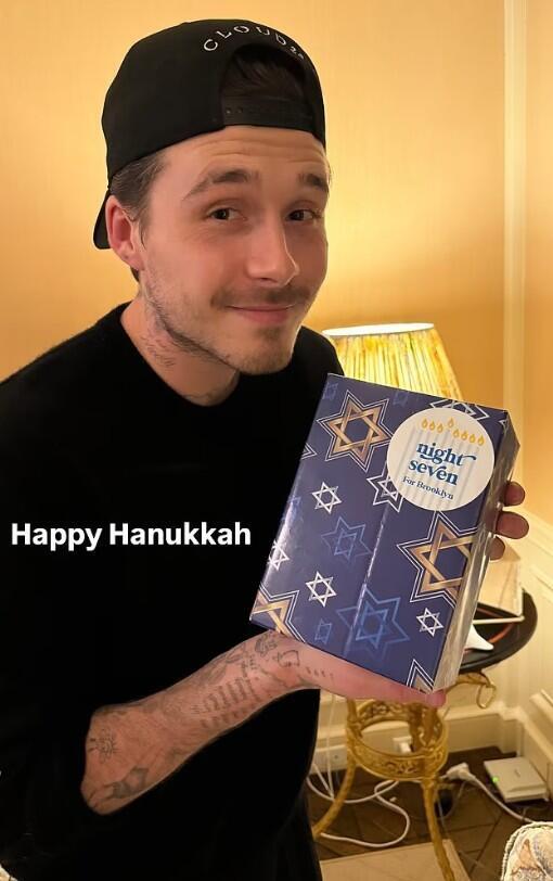 חנוכה חג שווה יותר (צילום: איסטגרם) ברוקלין בקהאם