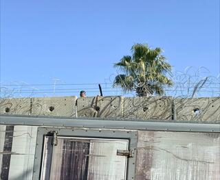 אין שומר על החומה