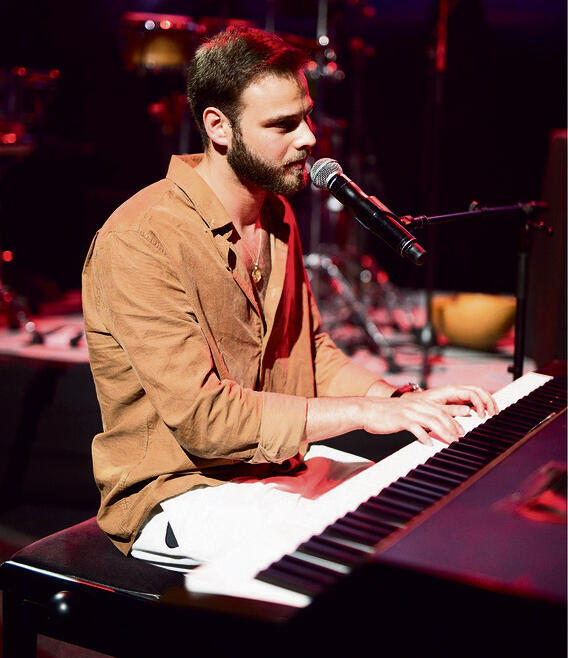 אהל. "האור מנצח  את החושך"