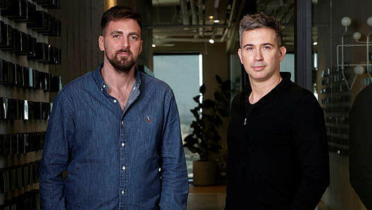 אווזה שמטילה ביצי זהב: מאחורי הקלעים של מכירת ארמיס ב-7.75 מיליארד דולר