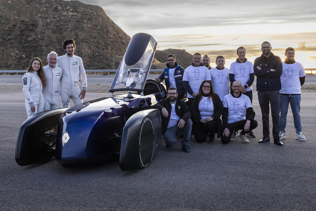 במשקל נמוך: רנו השיגה יותר מאלף ק"מ טווח חשמלי