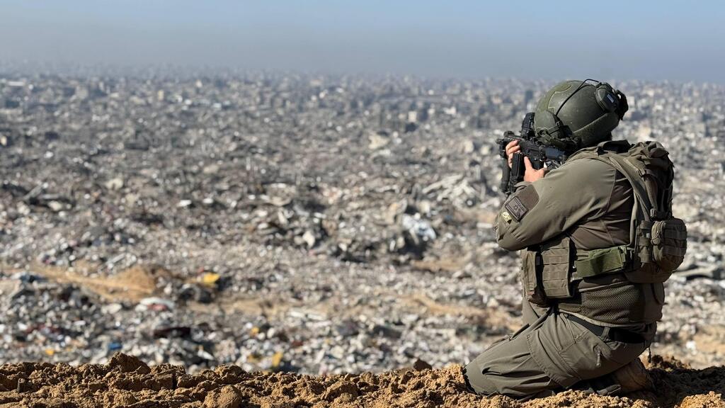 The Gaza Strip (Photo: Roni Green Shaulov) הכתב רוני גרין שאולוב בסיור בעזה עם מח"ט צפונית