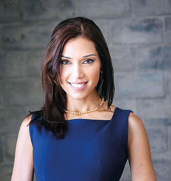 ד"ר לירז מרגלית: "אנשים לא נכנסים לחשבון העו"ש מתוך מנגנון הגנה של הימנעות או הדחקה.  אנשים מתנהלים כך כשאין להם ברירות. החובות נערמים והדבר היחיד זה להתעלם ולהגיד זה לא קורה ולא קיים" | צילום: אריק עמיעד